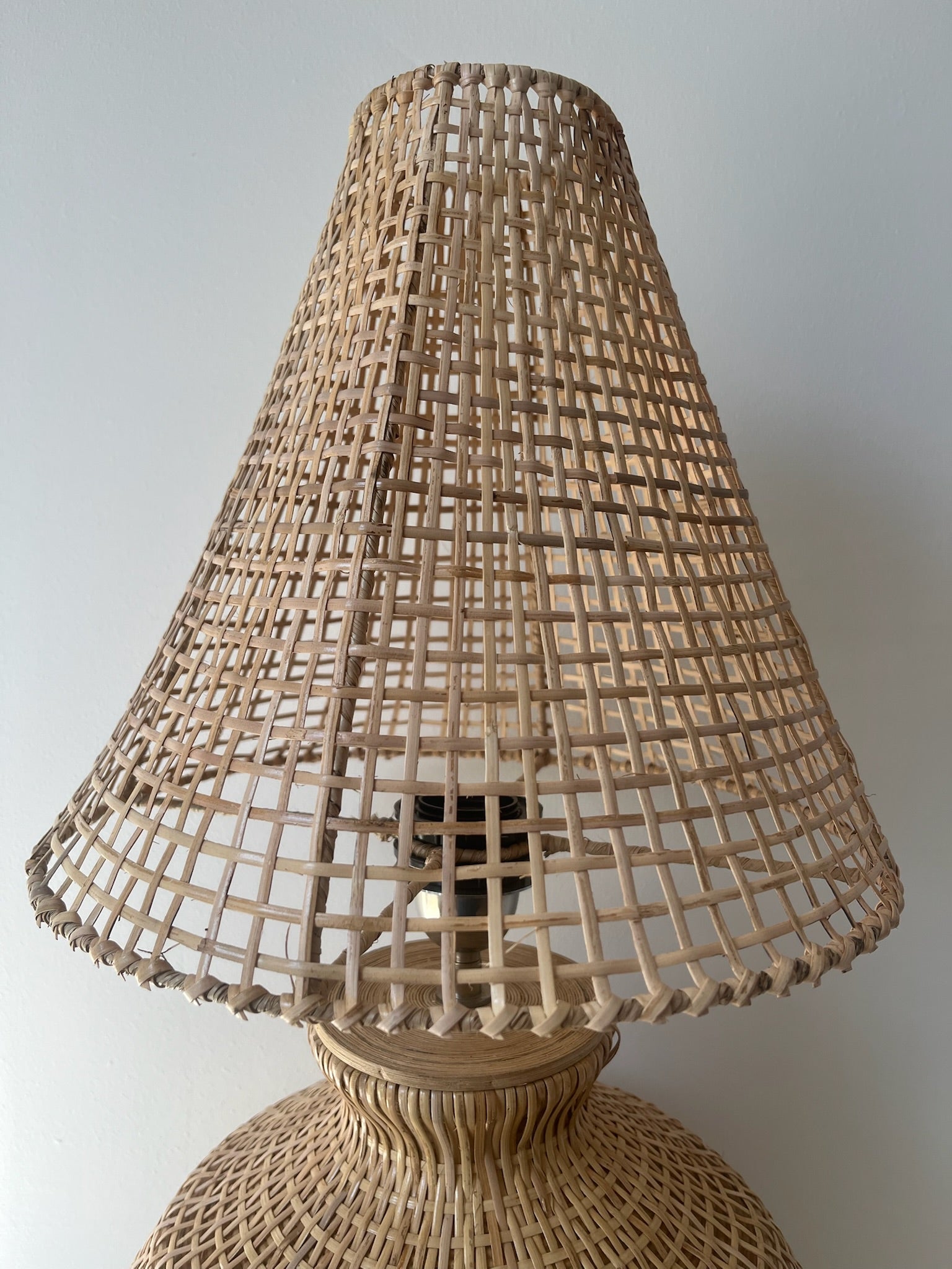 Woven Rattan Table Lamp